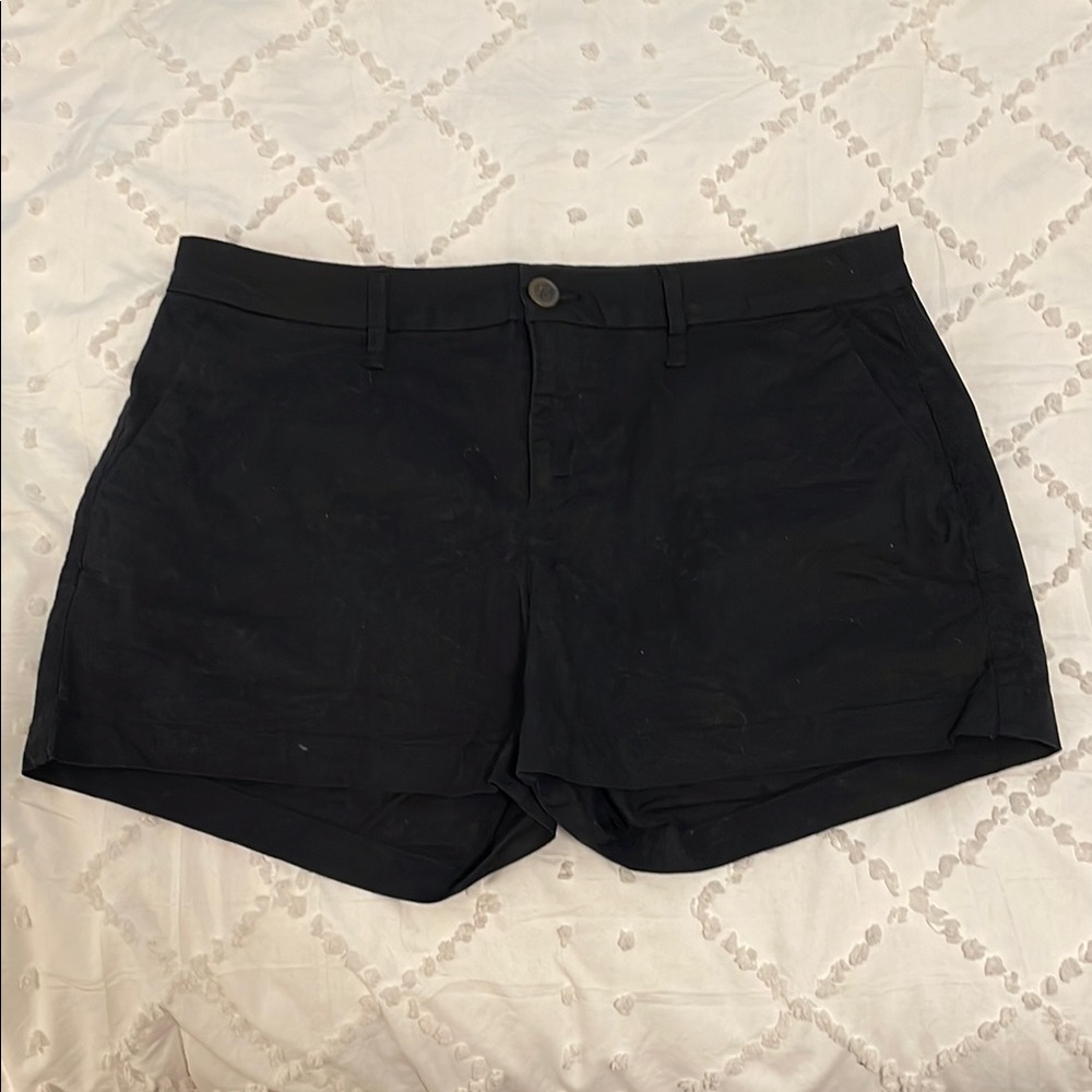Old Navy Women's Black cuffed Shorts women’s 6 EUC
